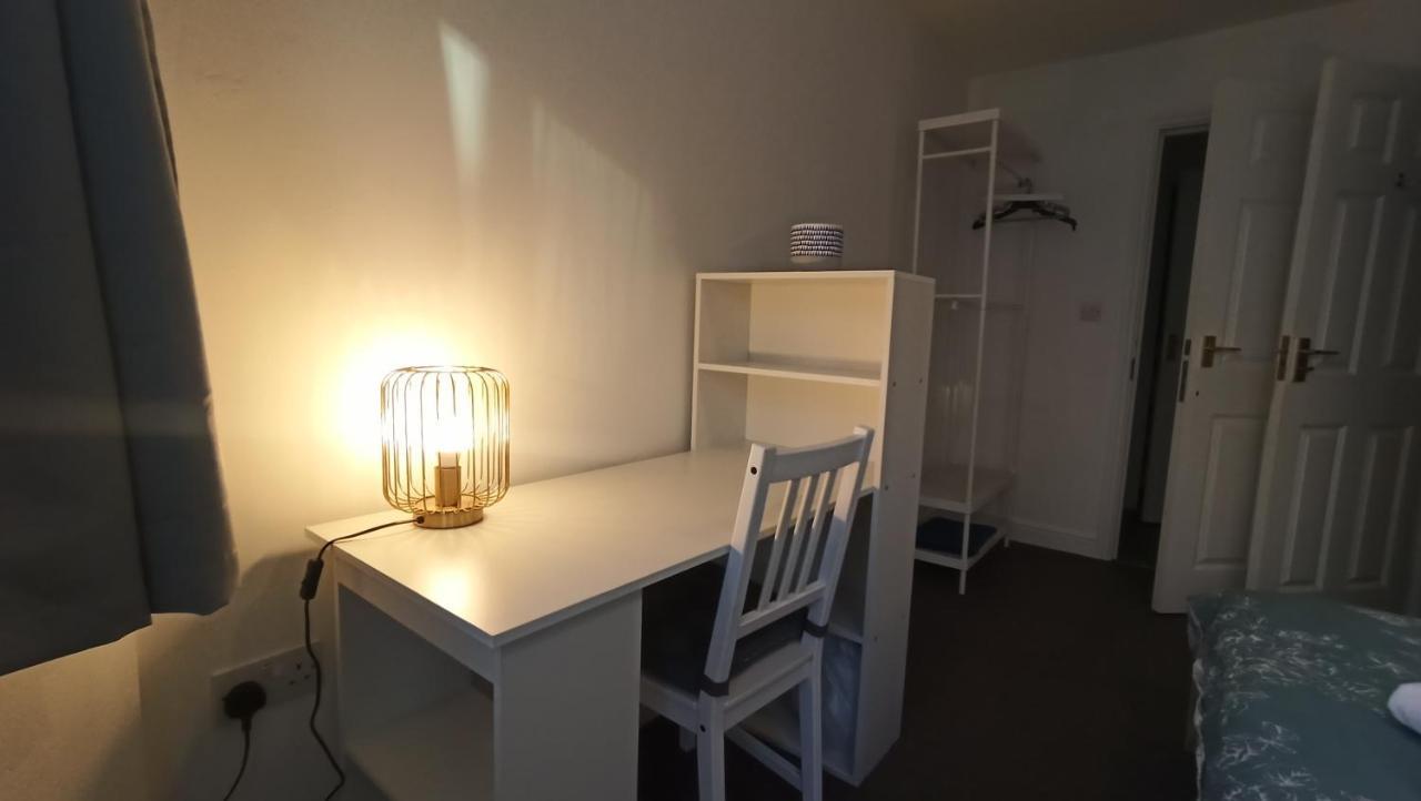 Bright, Chilled Ensuite Db Room In A Shared Flat! Londra Dış mekan fotoğraf
