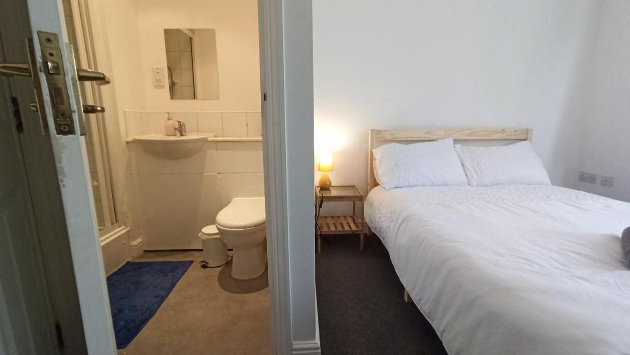 Bright, Chilled Ensuite Db Room In A Shared Flat! Londra Dış mekan fotoğraf