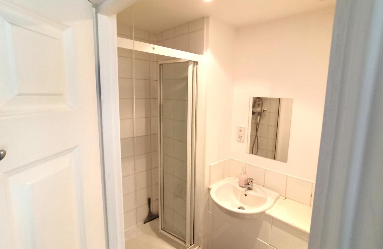 Bright, Chilled Ensuite Db Room In A Shared Flat! Londra Dış mekan fotoğraf