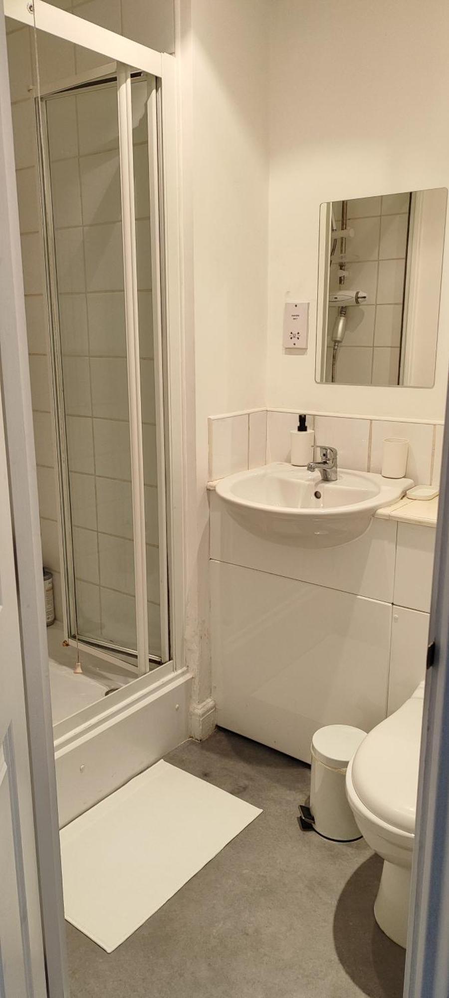 Bright, Chilled Ensuite Db Room In A Shared Flat! Londra Oda fotoğraf