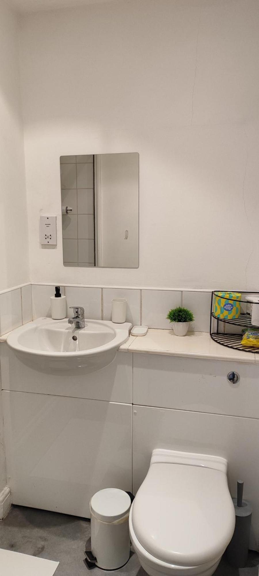 Bright, Chilled Ensuite Db Room In A Shared Flat! Londra Oda fotoğraf